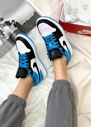 Жіночі кросівки nike air jordan retro 1 low blue white black 2