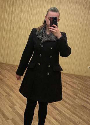 Пальто чорного кольору (вовна)