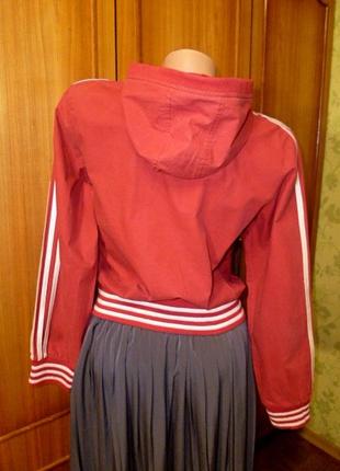 Легка курточка,спортивна куртка кельми з капюшоном червона2 фото