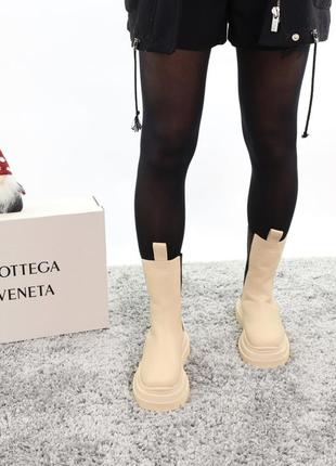 Bottega veneta beige популярные зимние массивные сапоги ботинки натуральная кожа с толстым мехом бежевые кремовые светлый беж зима4 фото
