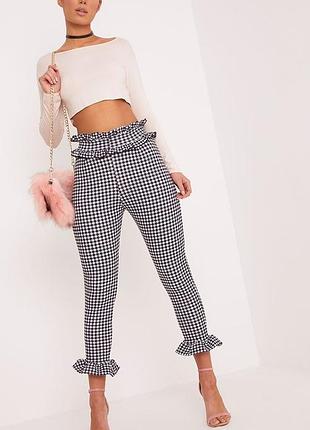 Незвичайні стильні брюки з рюшами prettylittlething