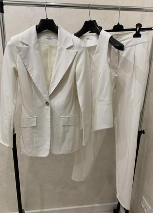 Костюм тройка пиджак жилетка брюки белые блейзер брюки