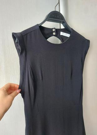 Чорна маленька сукня sandro з воланом 10