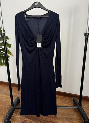 Плаття з декольте