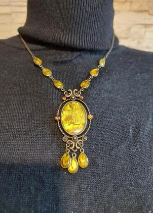 Намисто з перламутровою вставкою