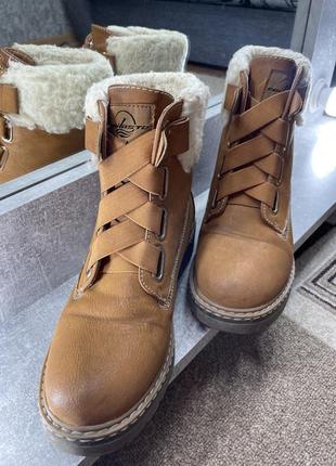 Зимние ботинки на шнуровке коричневые
