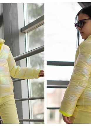 Яскрава курточка