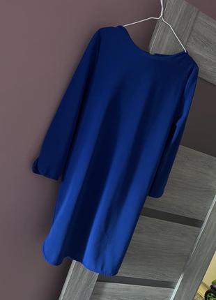 Стильное платье цвета електрик