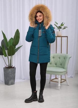 Зимняя женская теплая куртка на утеплителе тинсулейте с натуральным мехом енота. бесплатная доставка