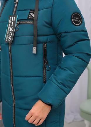 Зимняя женская теплая куртка на утеплителе тинсулейте с натуральным мехом енота. бесплатная доставка3 фото