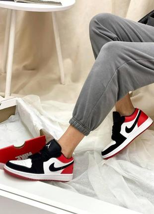Жіночі кросівки nike air jordan retro 1 low black toe red
