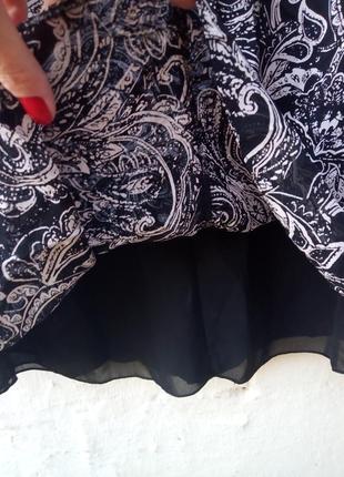 Красивая,легкая черная юбка в белые узоры,цветы,принт,вискоза,большой размер.2 фото