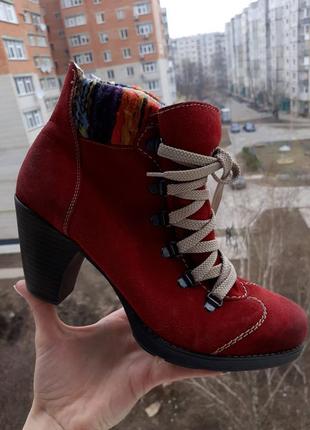 Зимові замшеві червоні черевики від rieker