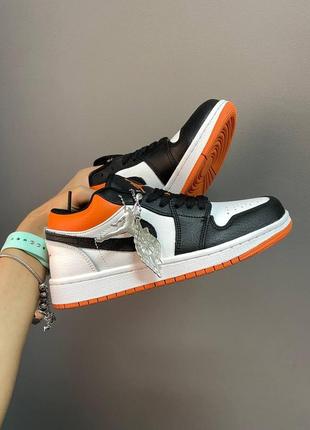 Жіночі кросівки nike air jordan retro 1 low black white orange