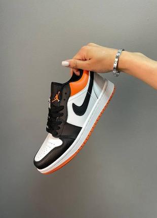Жіночі кросівки nike air jordan retro 1 low black white orange4 фото
