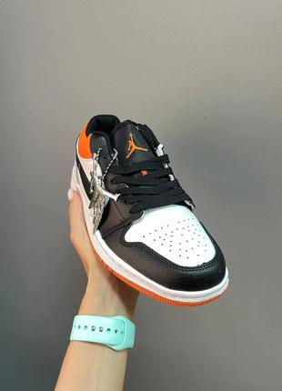 Жіночі кросівки nike air jordan retro 1 low black white orange8 фото