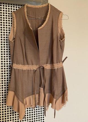 Жилет 44 46 новый очень красивый необычный