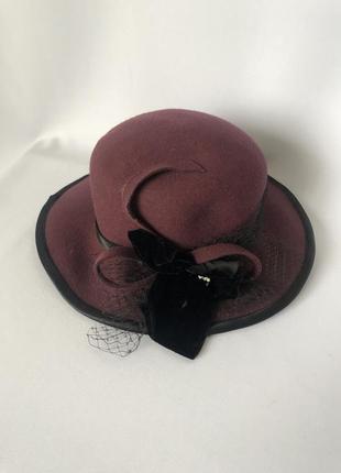 Бордовая шляпа с черным кантом и сеткой4 фото