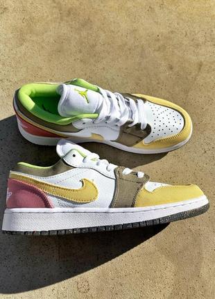 Жіночі кросівки nike air jordan retro 1 low white yellow pink