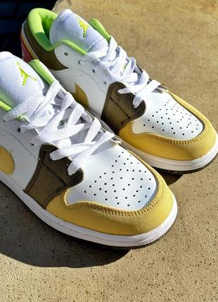 Жіночі кросівки nike air jordan retro 1 low white yellow pink3 фото