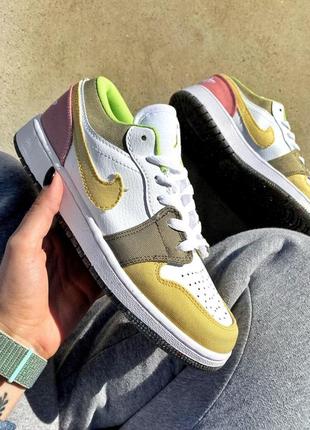 Жіночі кросівки nike air jordan retro 1 low white yellow pink8 фото