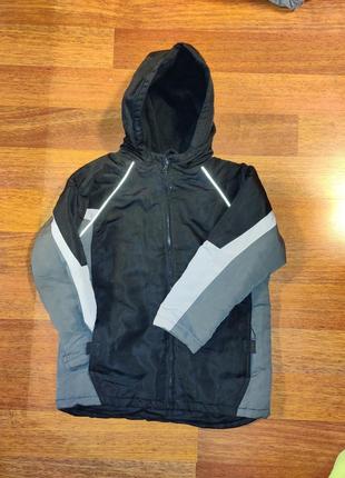 Куртка на хлопчика 6-8 років