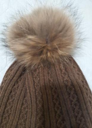 Зимняя вязаная шапка с натуралтным помпоном2 фото