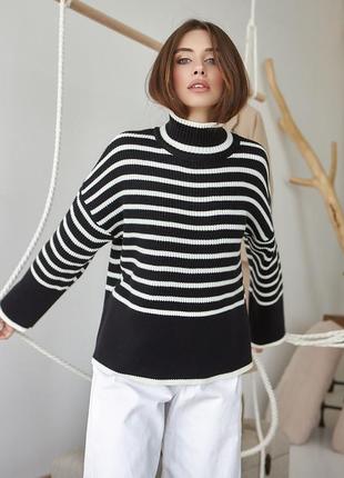 Женский свитер в полоску черно-молочного цвета. модель 2069 trikobakh