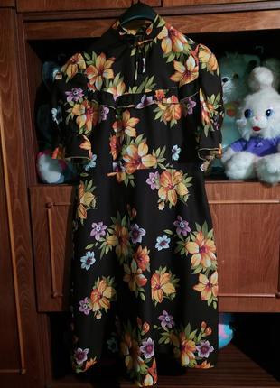 Цікаве плаття жіноче з квітковим принтом1 фото