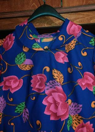 Плаття жіноче кольору електрик в квітковий принт2 фото