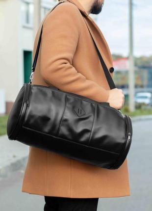 Стильна шкіряна міська спортивна дорожня сумка бочка з екошкіри чорна чоловіча модні ромб1 фото