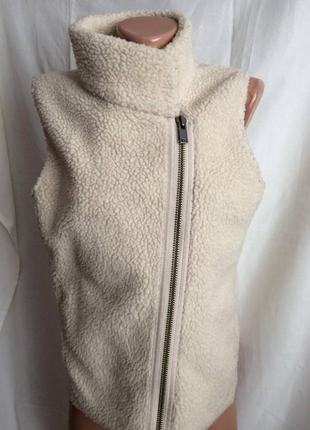 Жилетка меховая на замке