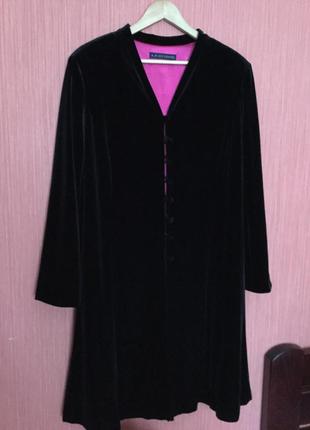 Шикарное бархатное пальто на розовой подкладке1 фото