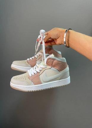 Жіночі кросівки nike air jordan 1 retro mid sail light bone