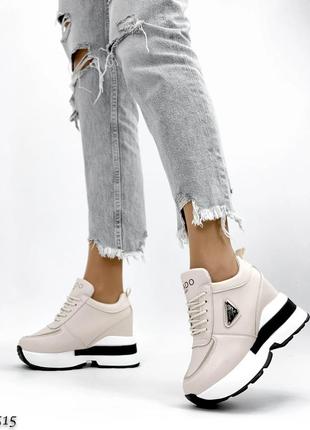 Снікерси жіночі