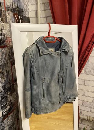 Косуха bershka интересной расцветки, кожа, s