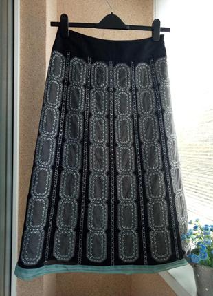 Оригинальная длинная юбка декорированная пайетками1 фото