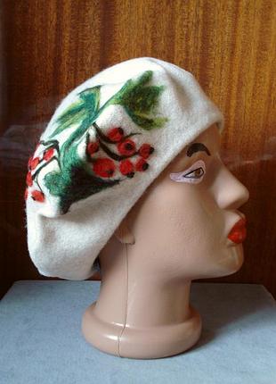 Берет с узором из калины rabionek
