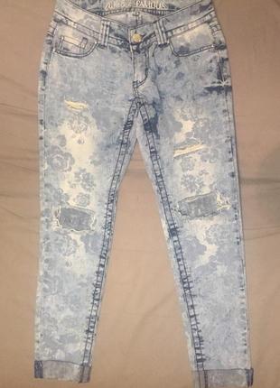 Модные рваные джинсы в состоянии новых4 фото