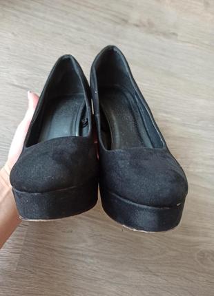Замшеві чорні туфлі на платформі3 фото