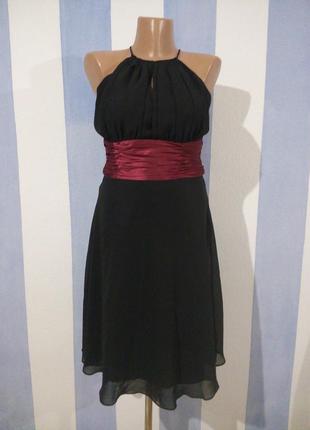 Коктейльна маленька чорна сукня