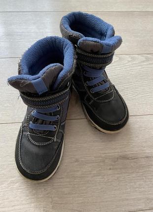 Зручні чоботи для хлопчика