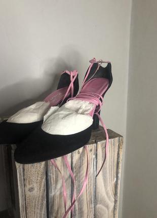 Туфлі чорні з рожевими зав’язками1 фото