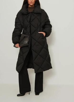 Крутое брендовое пальто na-kd стеганое черное 36