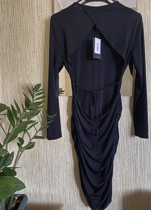 Сукня з відкритою спиною