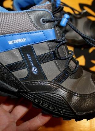 28 разм. ботинки geox waterproof. термо. длина по внутренней стельке до изгиба - 17.5 см., вся стель