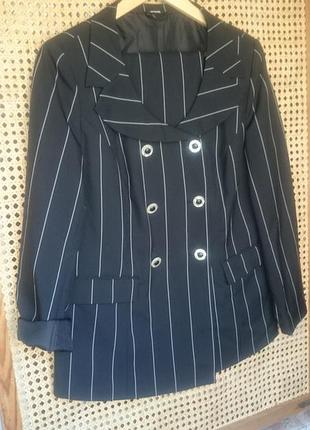 Трендовый костюм в полоску