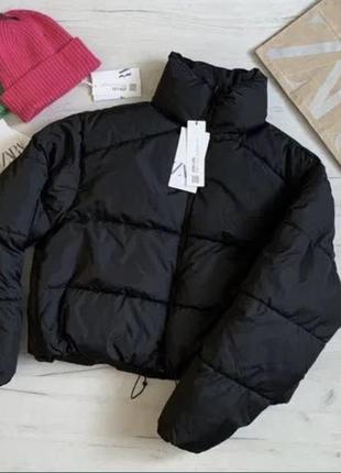 Укорочена куртка пуфер zara курточка пуховик m демісезонна осіння