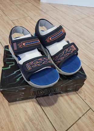 Босоножки с мигалками на мальчика skechers,35р