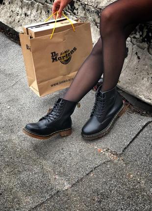 Стильні шкіряні черевики dr martens